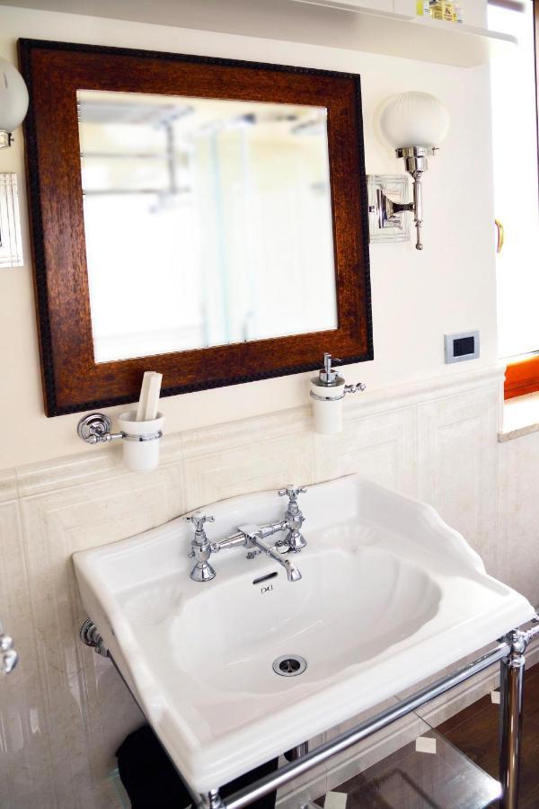 Regal House Roma Navigatori 23 Hotel Екстериор снимка