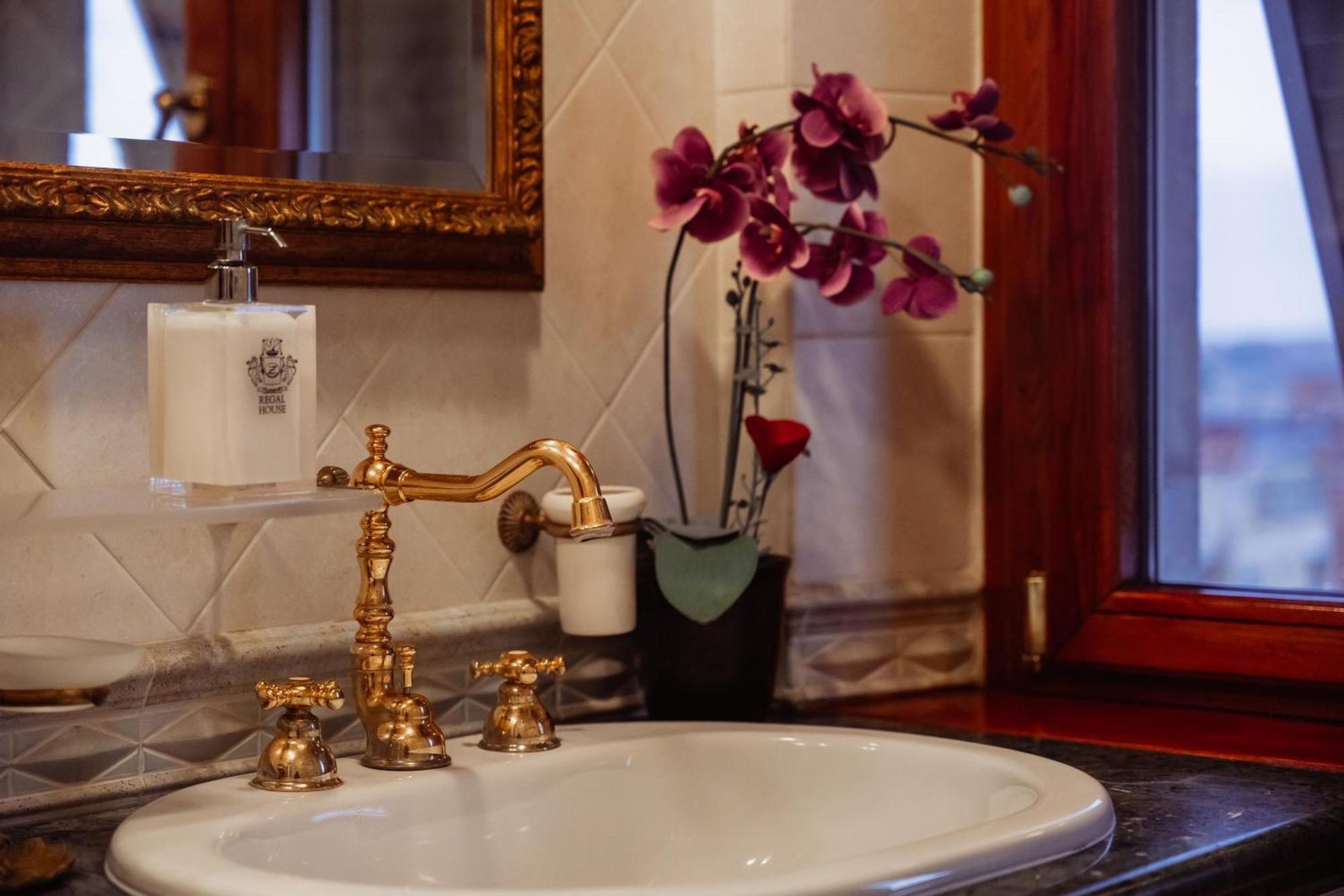 Regal House Roma Navigatori 23 Hotel Екстериор снимка